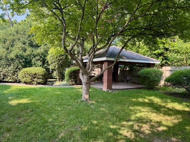 Property Photo: 1000 E Lincoln Street IL 60056