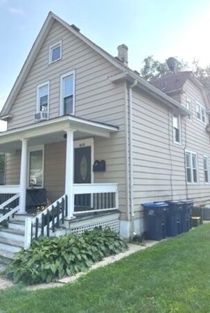Property Photo:  918 N Ash Street  IL 60085 