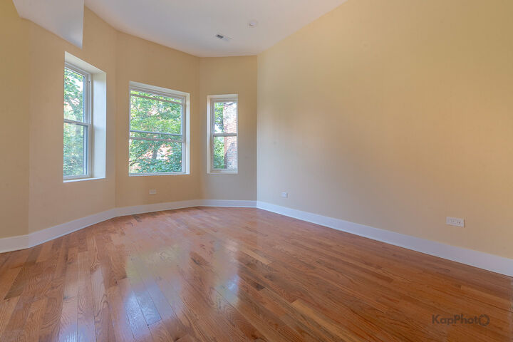 Property Photo: 653 N Lawndale Avenue IL 60624