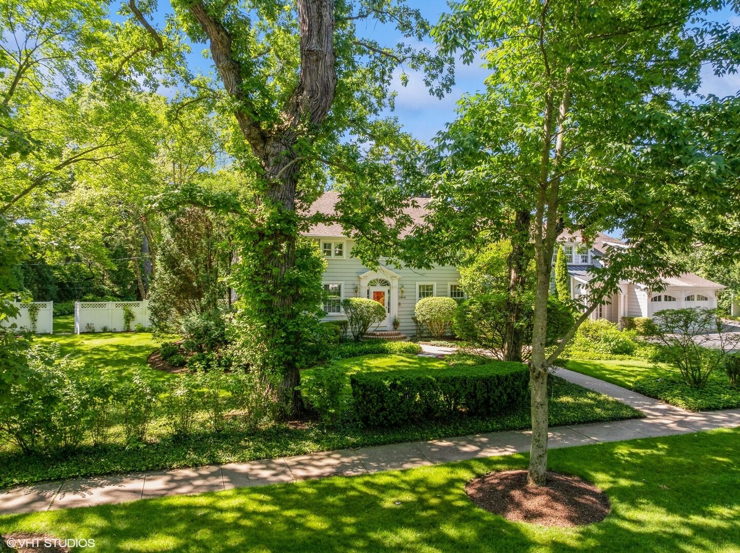 Property Photo: 1010 Hubbard Place IL 60093