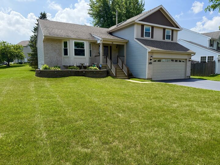 Property Photo: 1176 Westport Ridge IL 60014