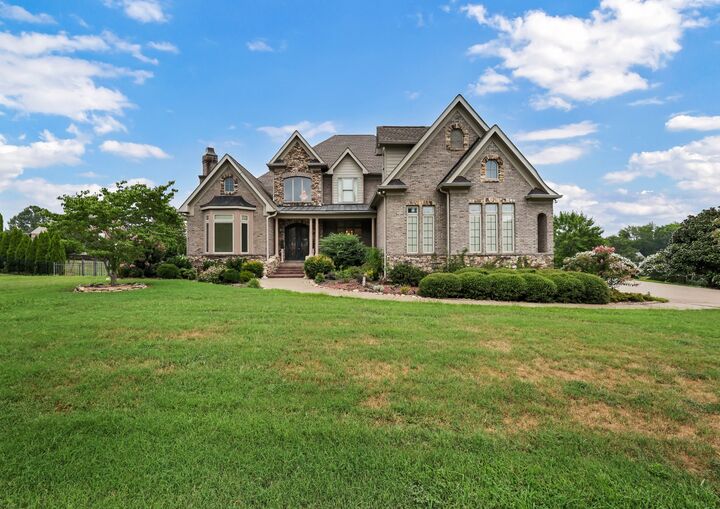 Property Photo:  2858 Carriage Way  TN 37043 