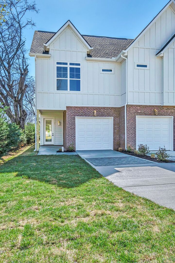 Property Photo: 1909 Ashton Ave TN 37218