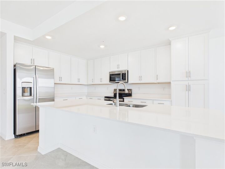 Property Photo: 5555 Double Eagle Circle 3916 FL 34142