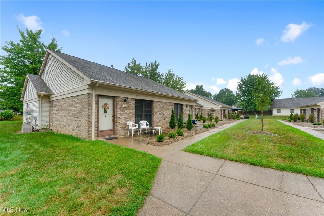 Property Photo:  1707 West Hampton Drive  OH 44515 