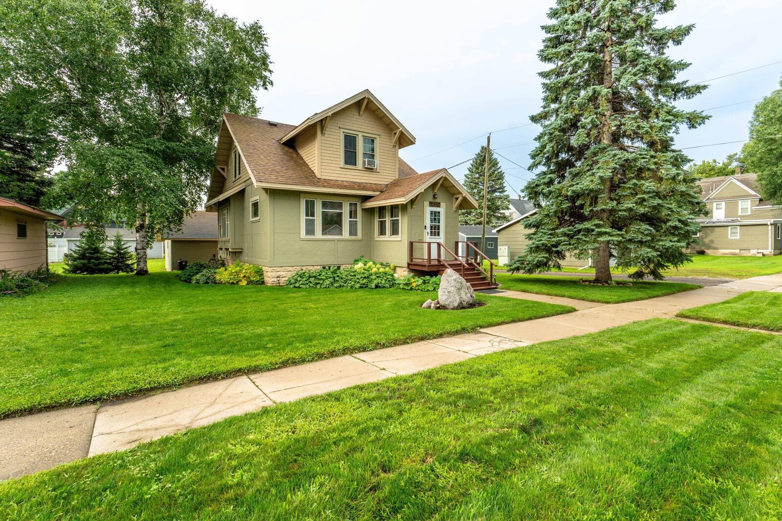Property Photo:  215 W Alcott Avenue  MN 56537 