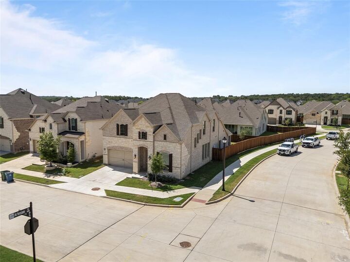 Property Photo:  300 Foxglove Hill  TX 76226 
