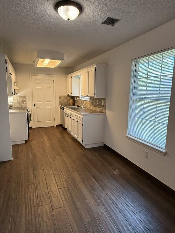 Property Photo: 1622 Plum Tree Drive AR 72704