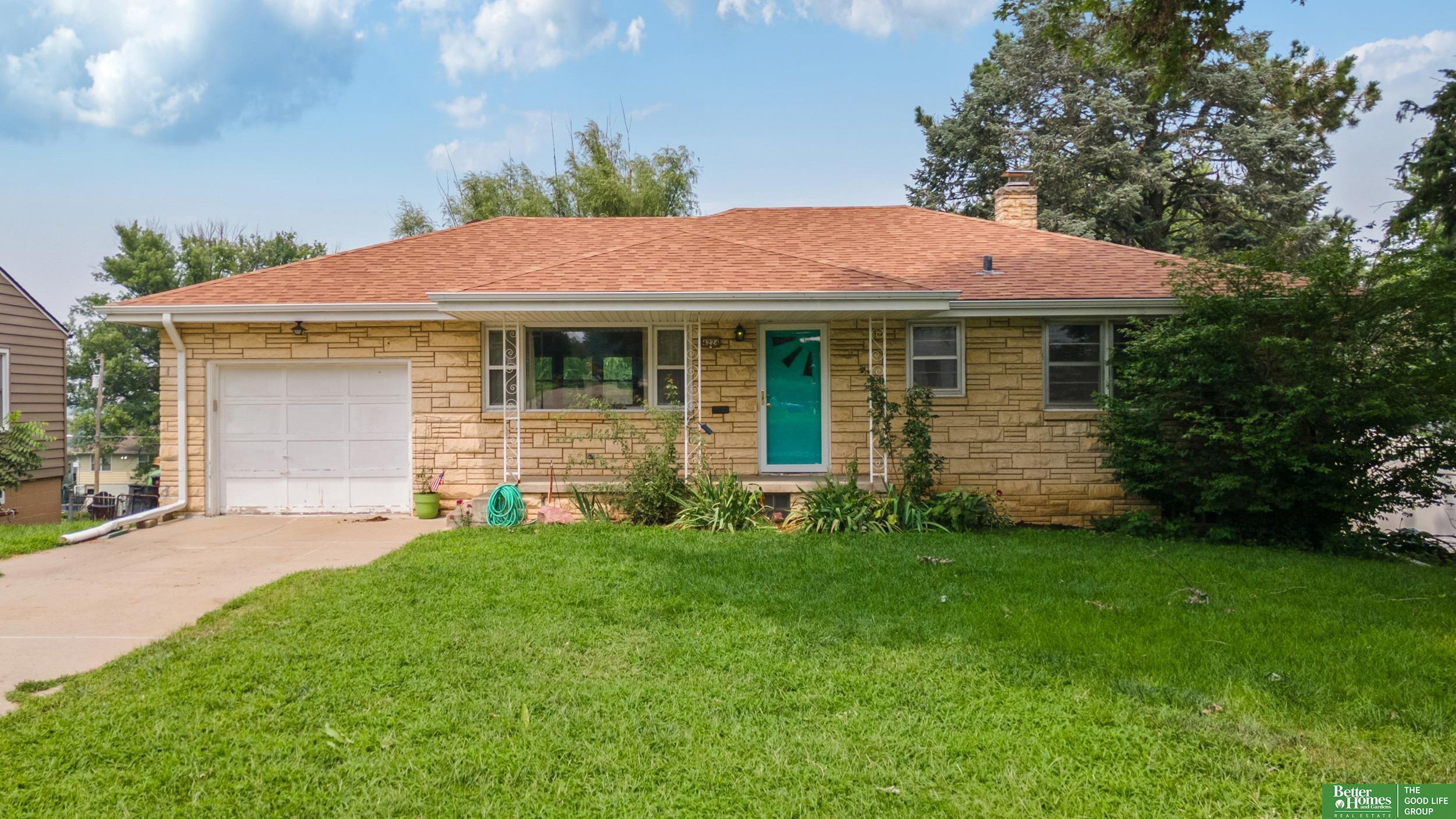 Property Photo: 4224 Oak Street NE 68105