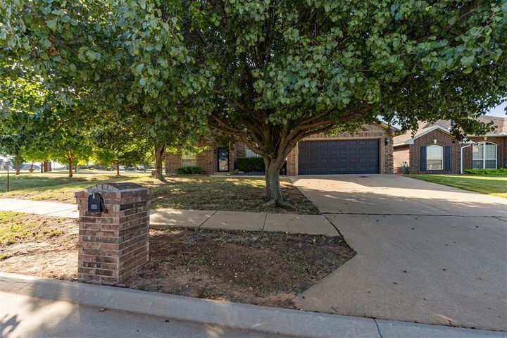 Property Photo:  4200 Manhattan Drive  OK 73160 