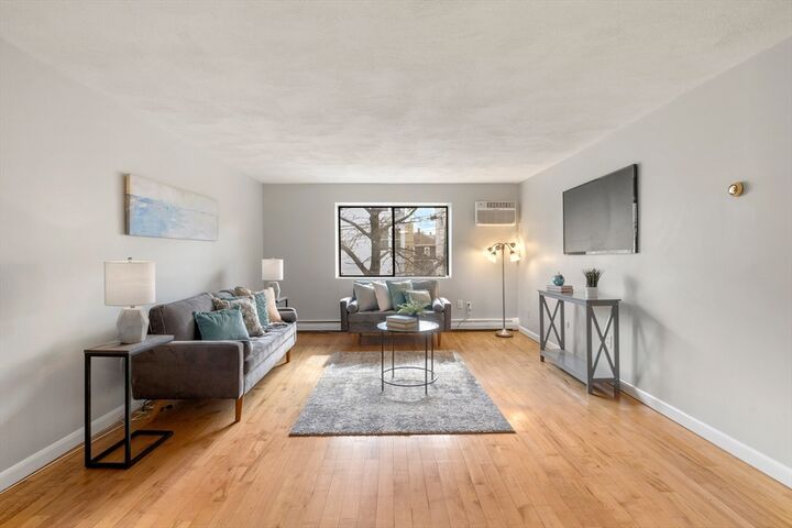 Property Photo:  84 Grant Street 12R  MA 02145 