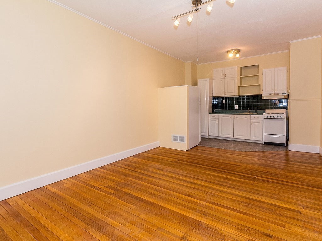 Property Photo:  25 Westbourne Ter 2A  MA 02446 