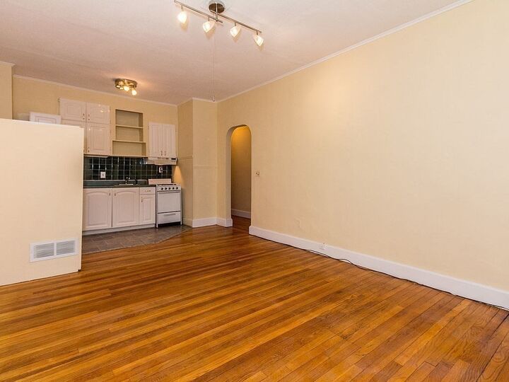 Property Photo:  25 Westbourne Ter 2A  MA 02446 