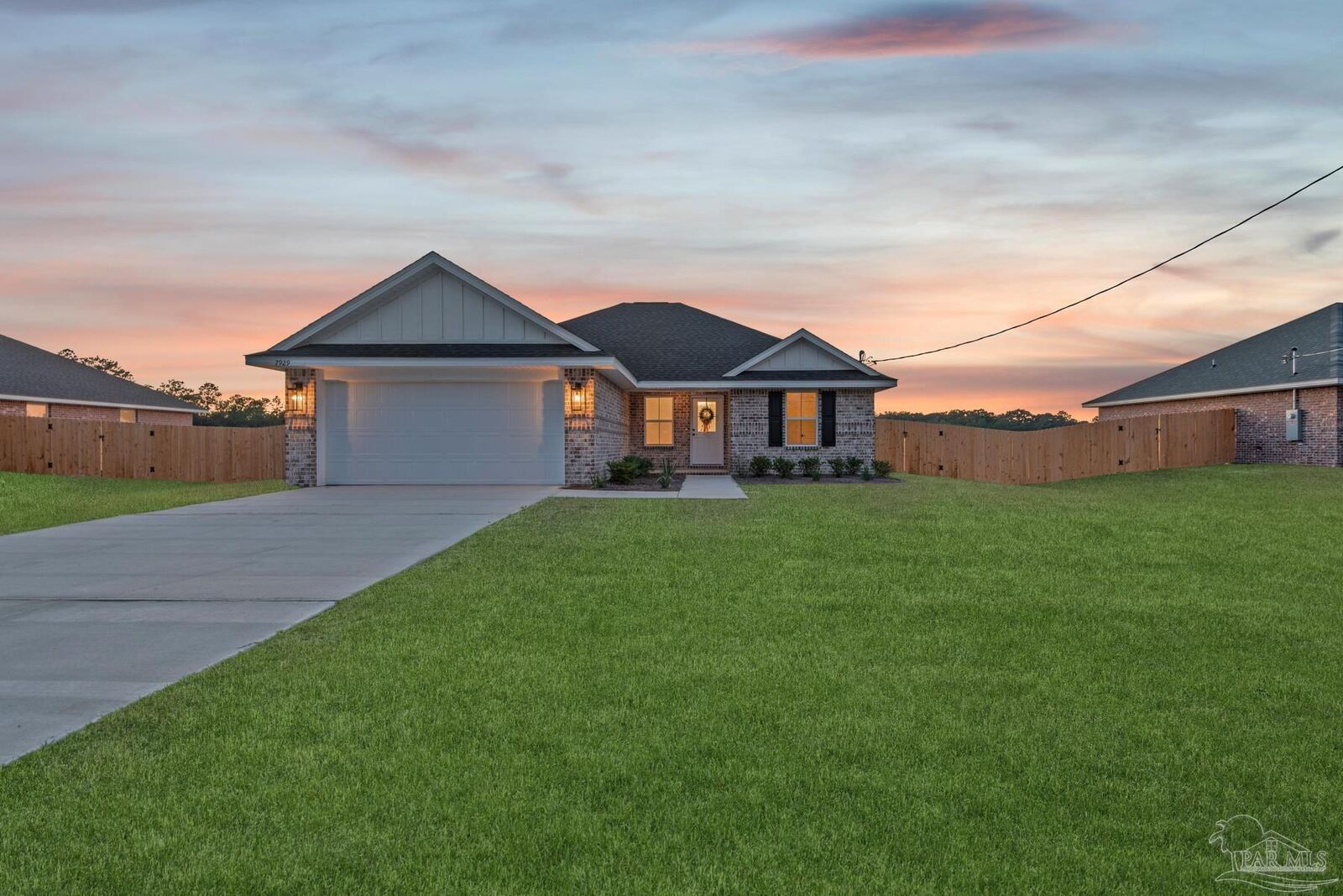 Property Photo: 7929 Twin Lake Dr FL 32583