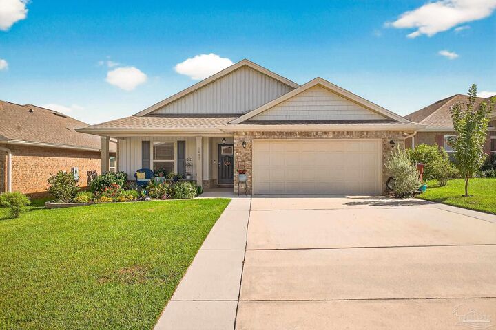 Property Photo: 5611 Blue Sky Ct FL 32583