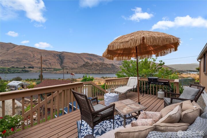 Property Photo:  7937  Tilly Lane  WA 98801 