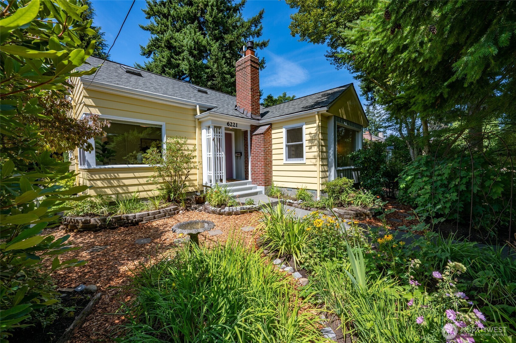 Property Photo: 6221 36th Avenue NE WA 98115