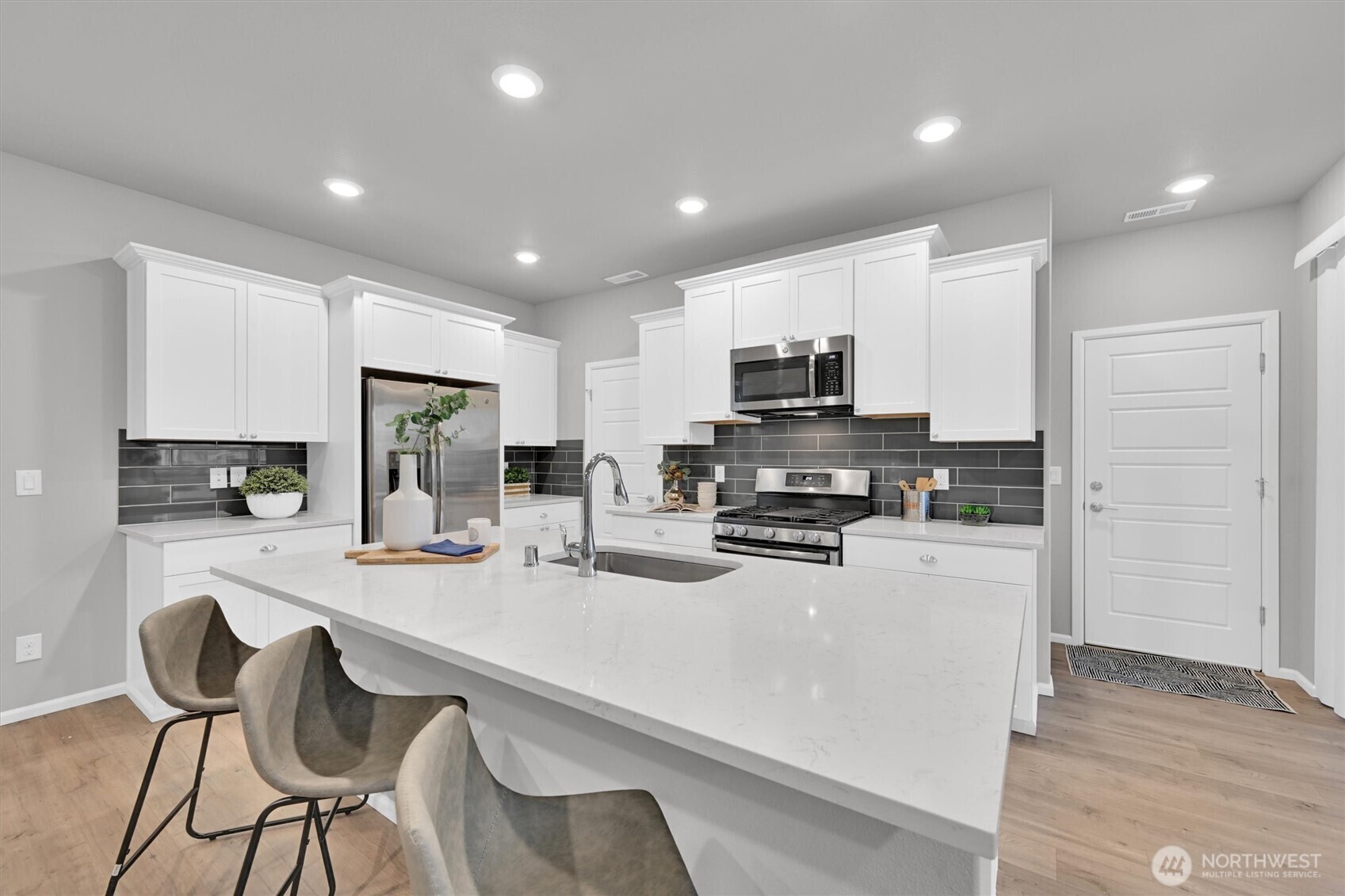 Property Photo:  32898  Pine Avenue SE  WA 98010 