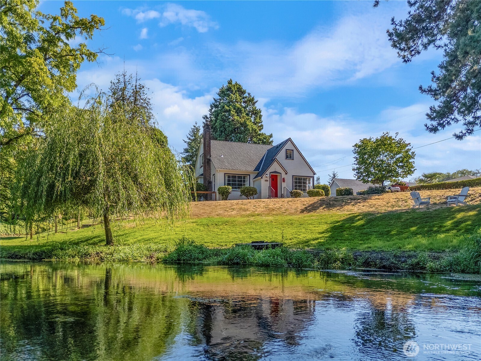 Property Photo:  2210 W Pioneer Avenue  WA 98371 