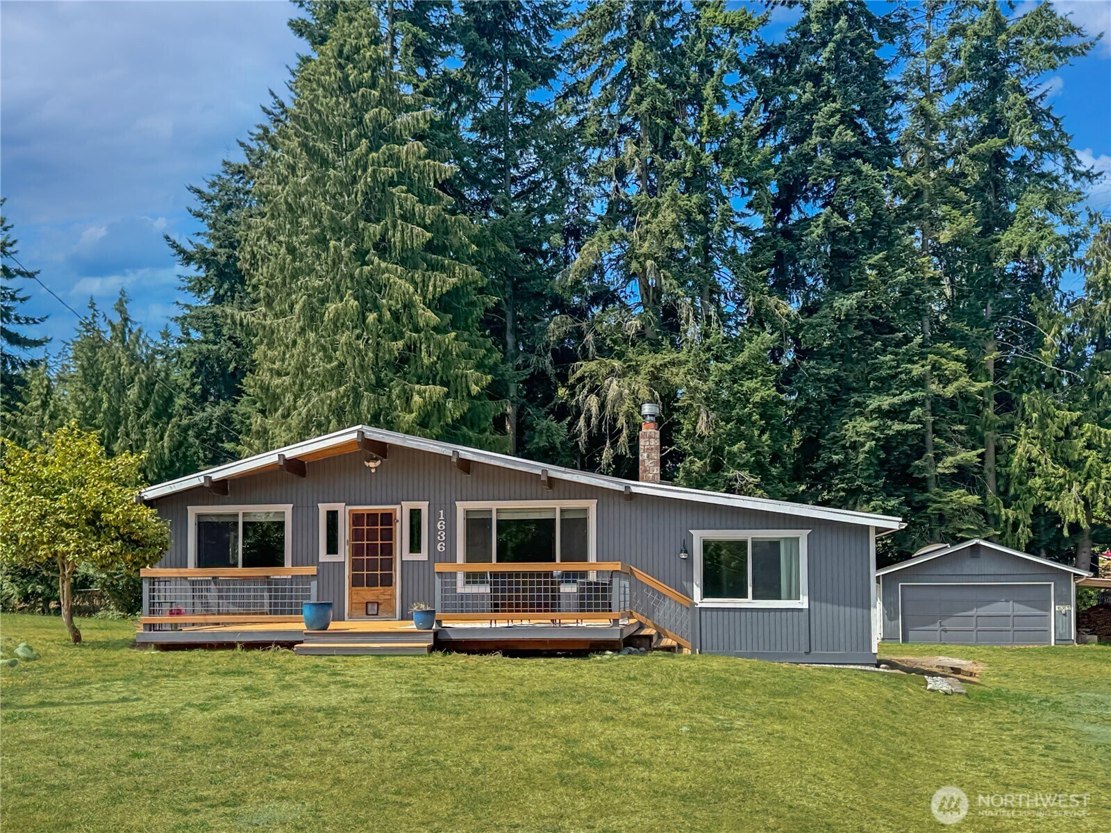 Property Photo: 1636 Hemlock Drive WA 98282