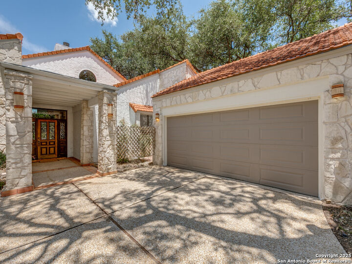 Property Photo: 3915 Hunters Crest TX 78230
