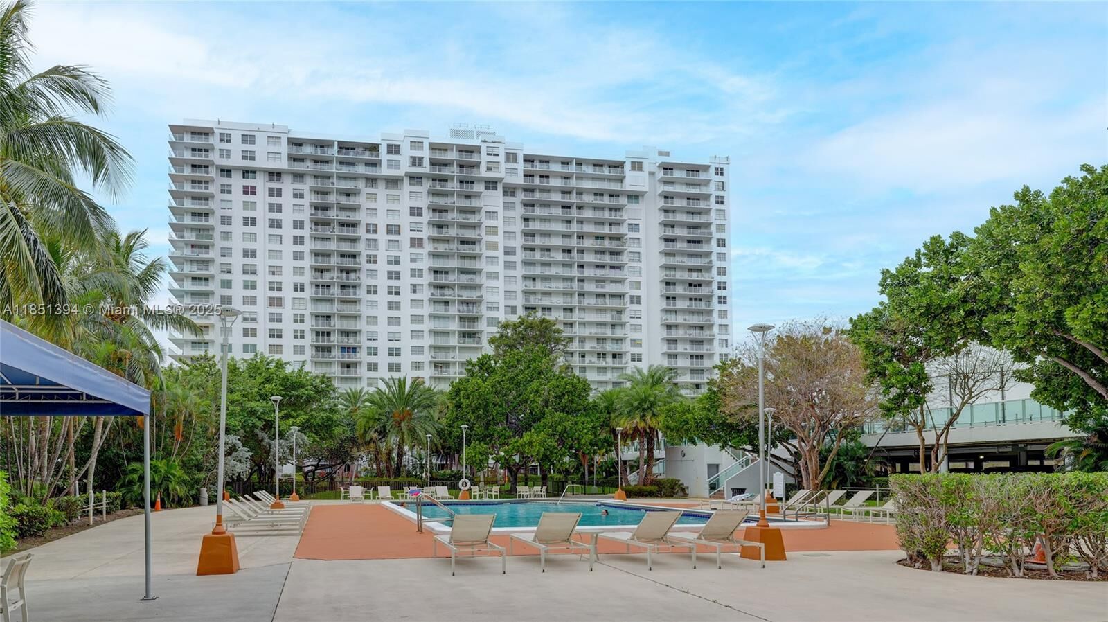 Property Photo: 2851 NE 183rd St 817E FL 33160