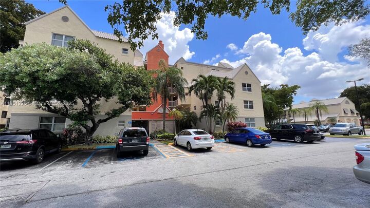 Property Photo: 8323 Lake Dr 406 FL 33166