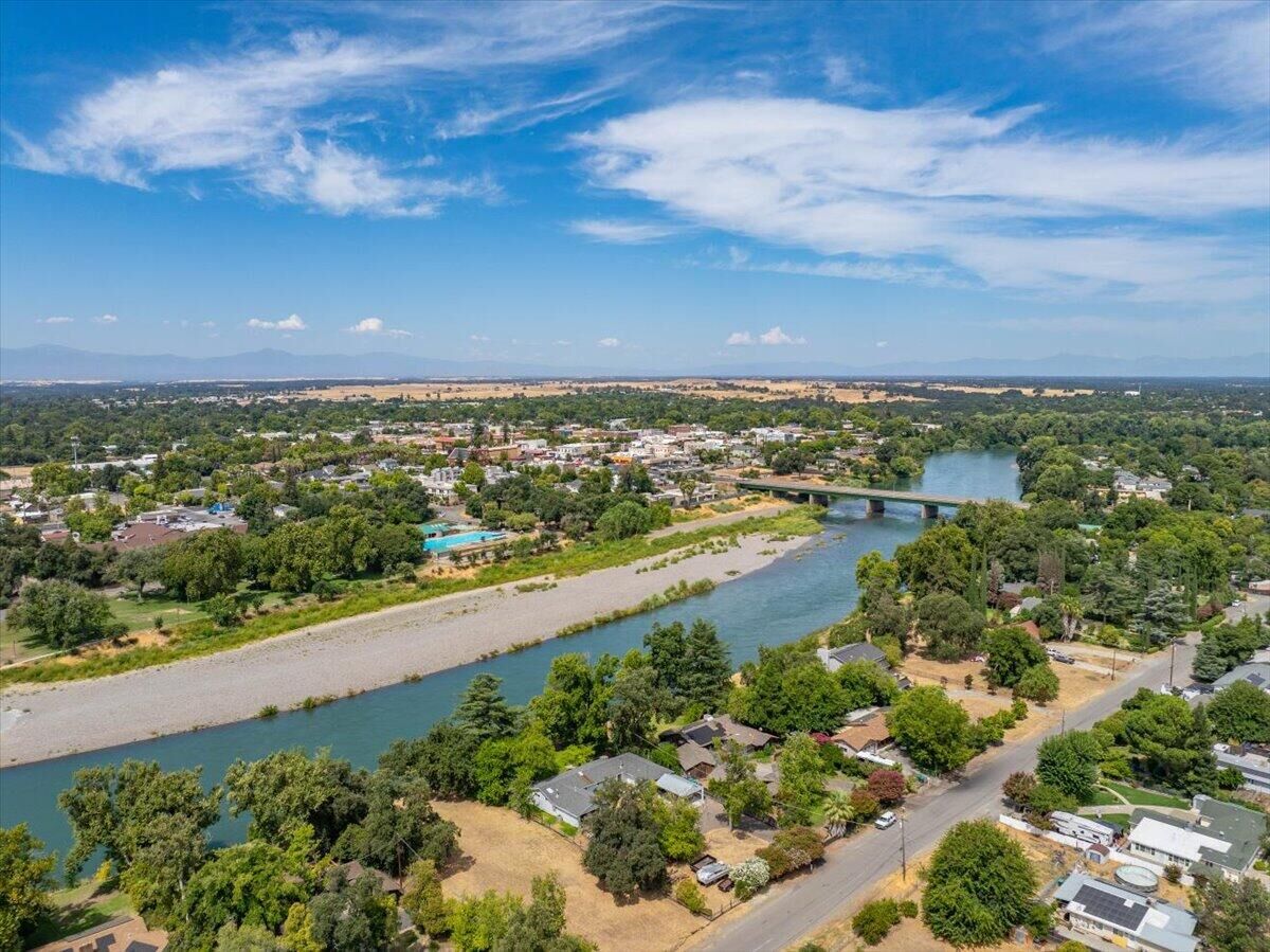 Property Photo:  426 Riverside Way  CA 96080 