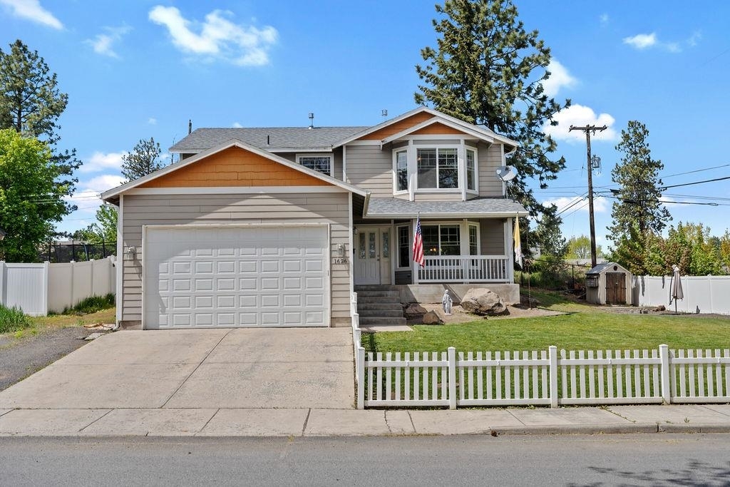 Property Photo:  1626 5th St  WA 99004 