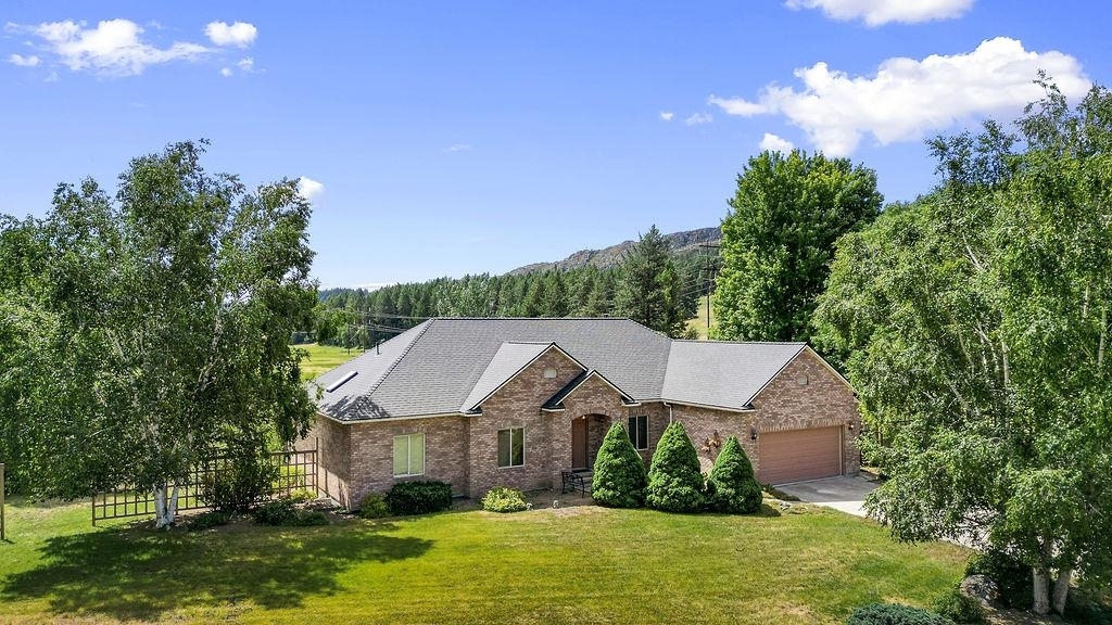 Property Photo: 897 Townsend Sackman Rd WA 99114