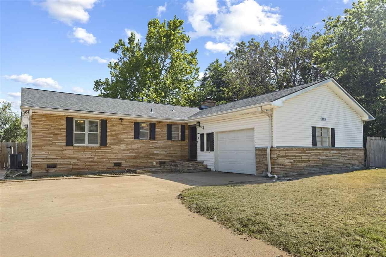 Property Photo: 723 W Cherokee Avenue OK 74075