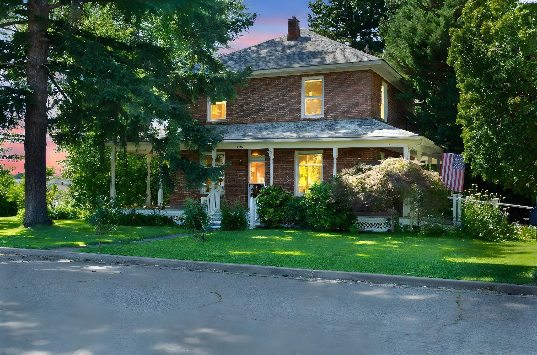 Property Photo: 1002 Sherman Avenue WA 99350