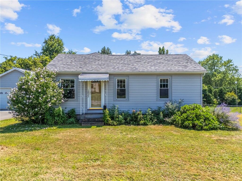 Property Photo:  2022 Shadyside Dr  PA 16148 