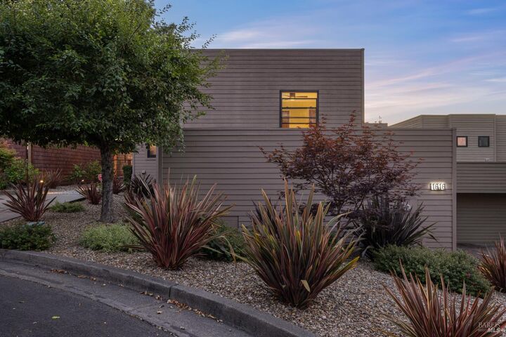Property Photo:  1616 Deer Run  CA 95405 