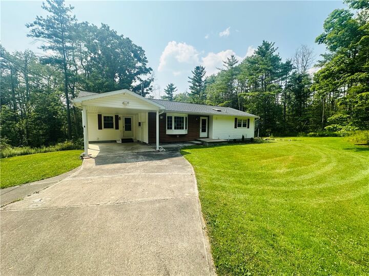 Property Photo:  17 Seneca Trace  NY 14870 