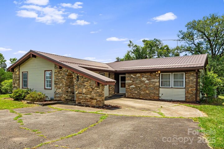 289 Morlin Acres Drive  Marshall NC 28753 photo