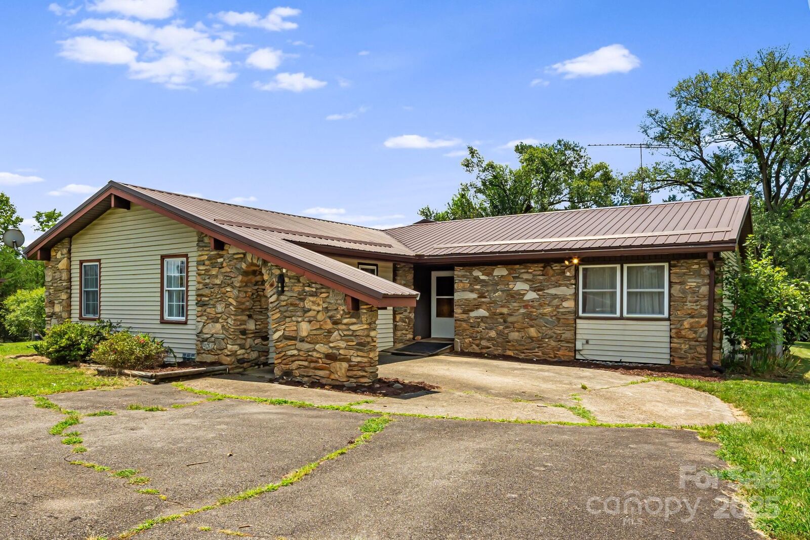 Property Photo: 289 Morlin Acres Drive NC 28753