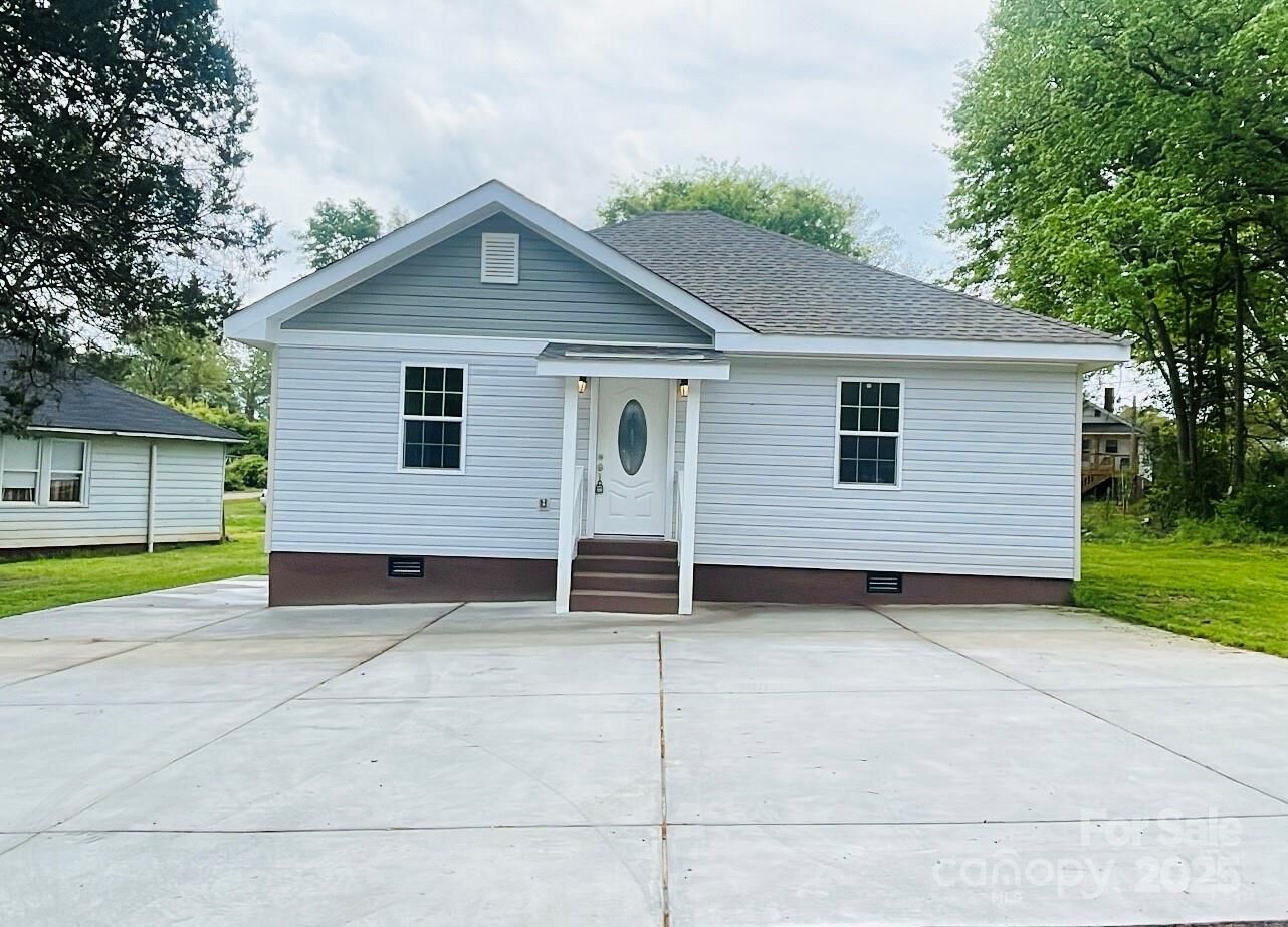 Property Photo: 393 Cherry Street NC 28170