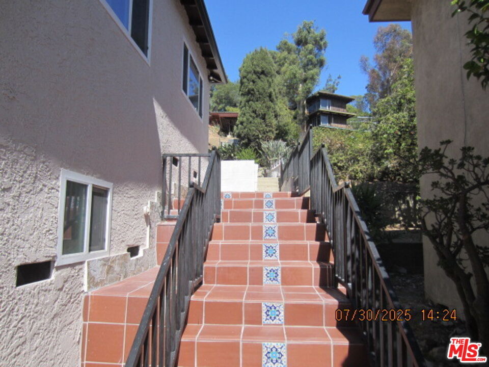 Property Photo: 2350 3/4 Teviot St CA 90039