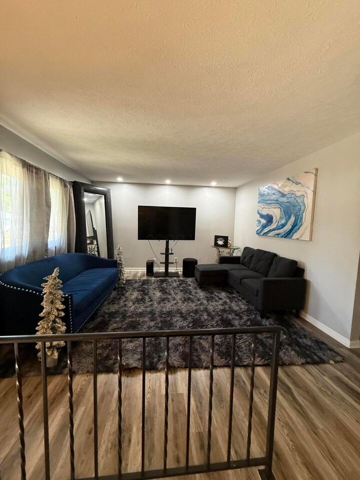 Property Photo: 5049 Gunston Drive OH 43232