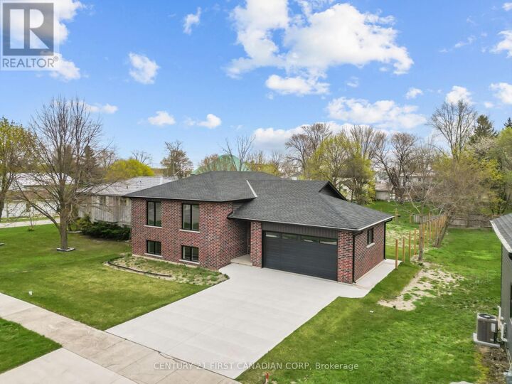 Property Photo:  134 King Street  ON N0M 2L0 
