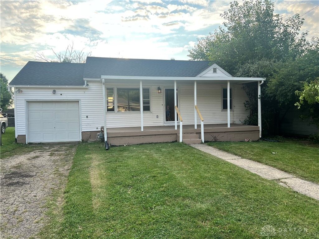 Property Photo: 1033 Victoria Avenue OH 45324