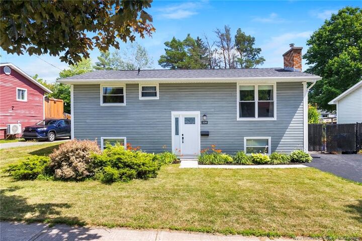 220 McKeen Street  Fredericton NB E3A 2R1 photo