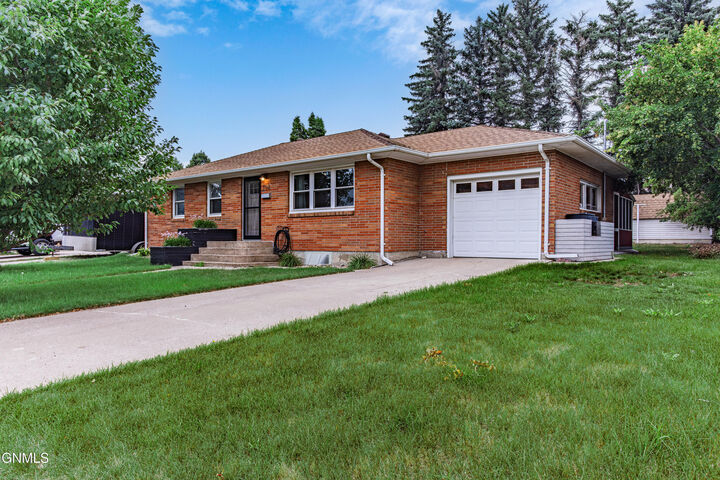 702 18th Street NW  Mandan ND 58554 photo