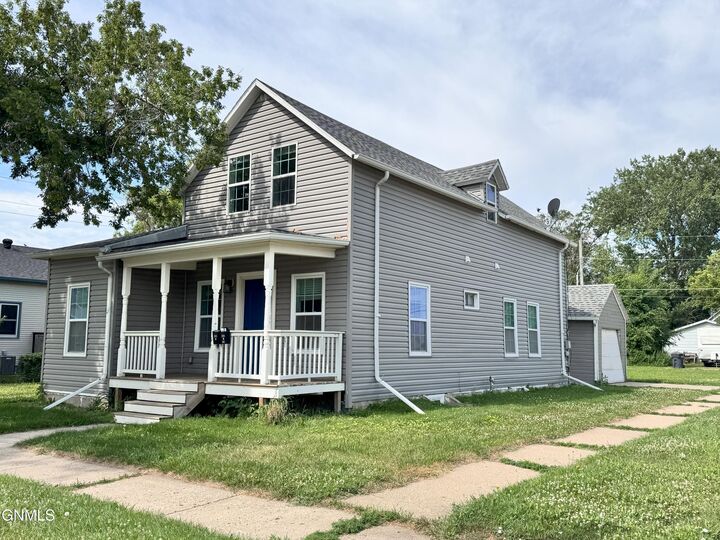Property Photo:  301 8th Avenue SW  ND 58554 