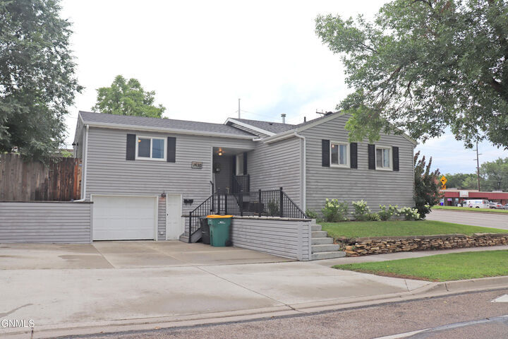 2530 Rosser Avenue  Bismarck ND 58501 photo