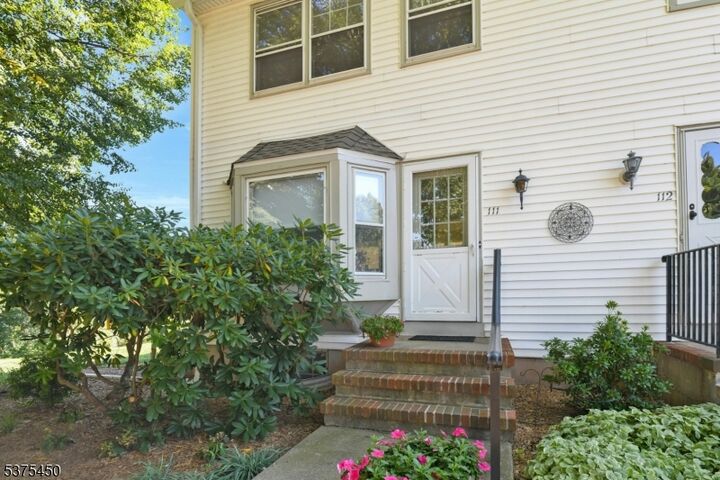 111 Franklin Ct  Raritan Twp. NJ 08822 photo