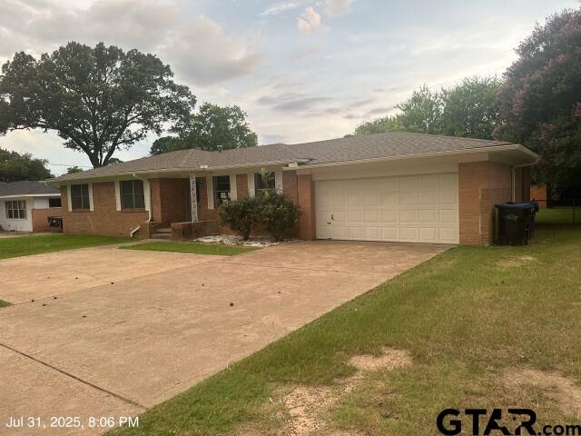 Property Photo: 2205 Pine Tree Rd TX 75604