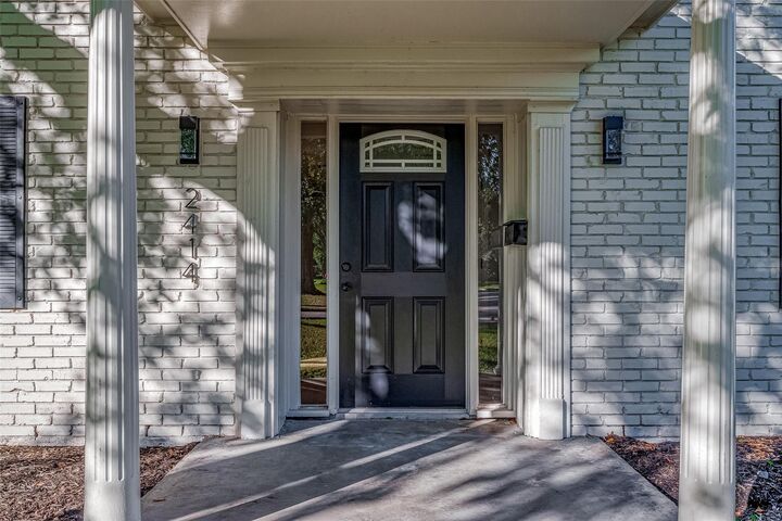 Property Photo: 2414 Walnut Bend Lane TX 77042