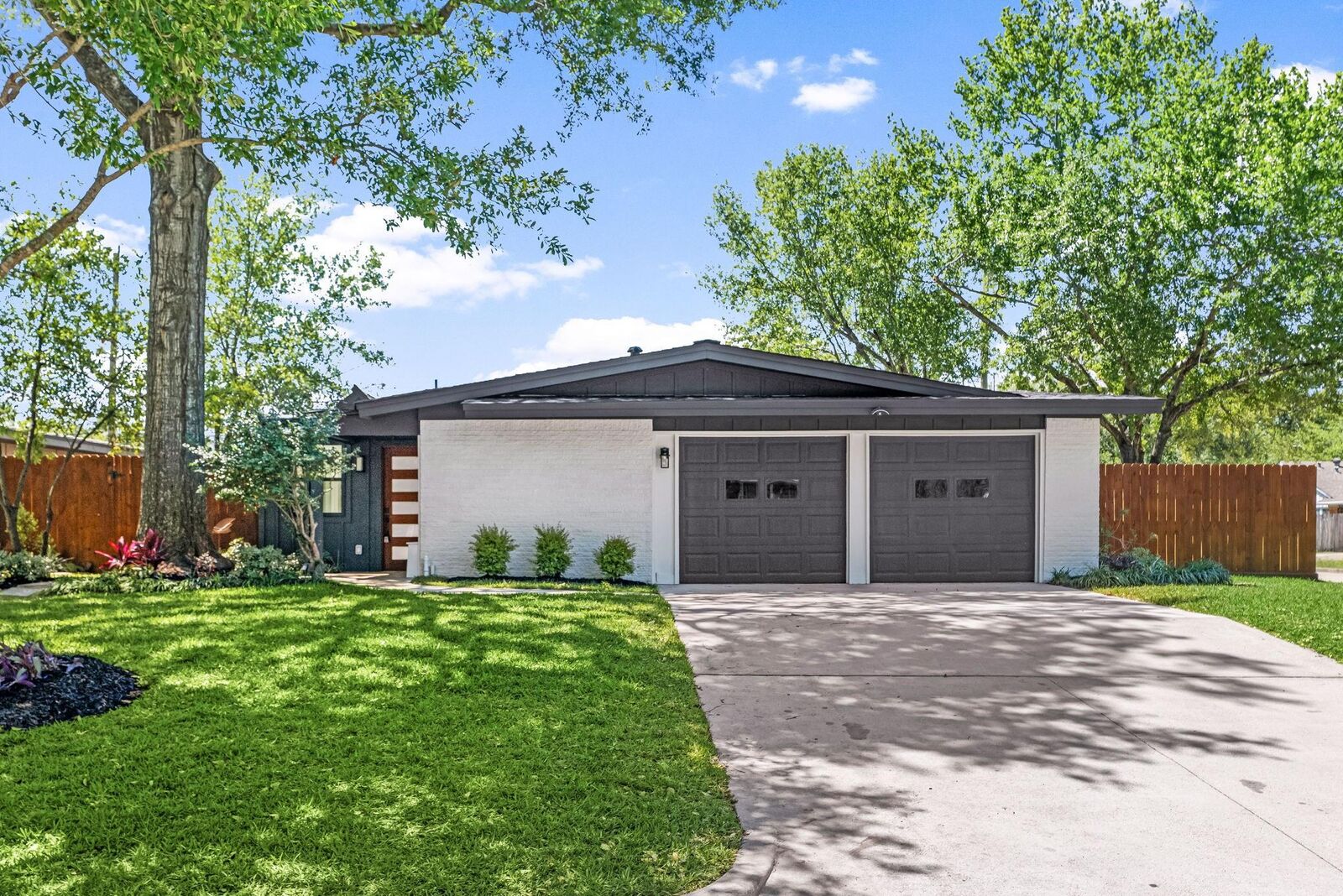 Property Photo:  1931 Chaparral Drive  TX 77043 